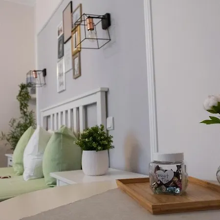 Maison 33 *