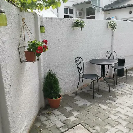 Maison 33 *