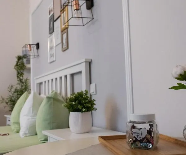 Maison 33 *
